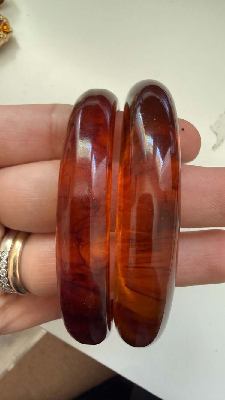 Vintage Bakelite Amber Tortoiseshell Bangle Bracelets Set of 2. - Picture 6 of 6